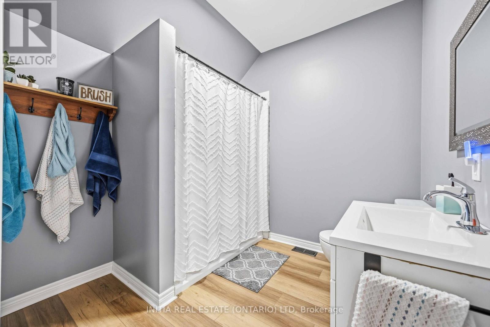 2565 Elizabeth Street, Oil Springs, Ontario  N0N 1P0 - Photo 19 - X12956316