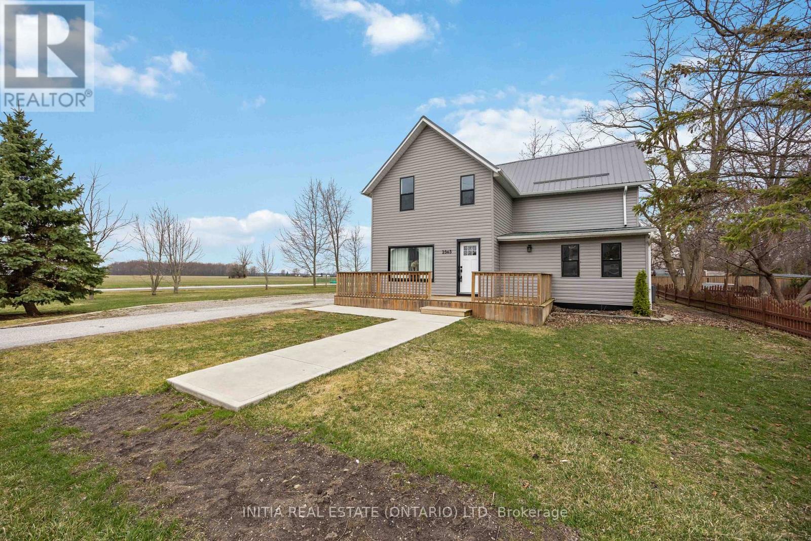 2565 Elizabeth Street, Oil Springs, Ontario  N0N 1P0 - Photo 2 - X12956316