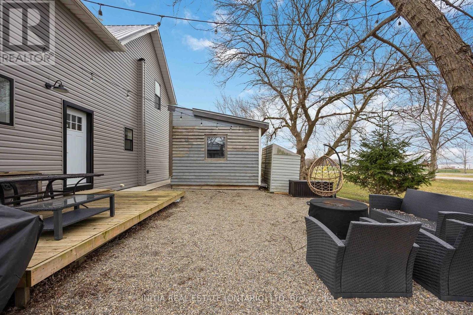 2565 Elizabeth Street, Oil Springs, Ontario  N0N 1P0 - Photo 6 - X12956316