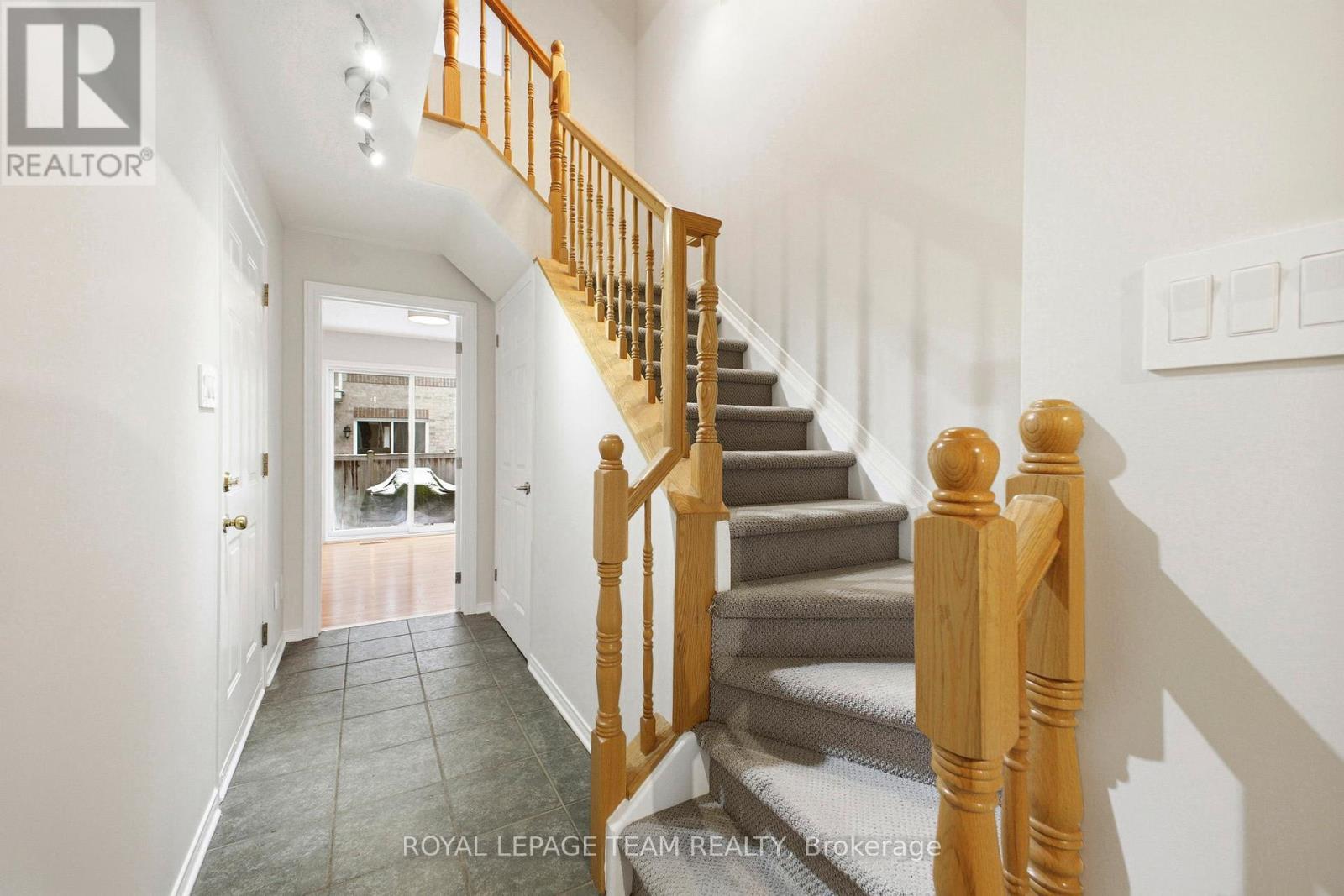 5 Island Creek Private, Ottawa, Ontario  K1Z 1C5 - Photo 4 - X12956314