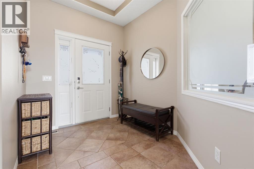 283 Springmere Link, Chestermere, Alberta  T1X 1P1 - Photo 3 - A2295112