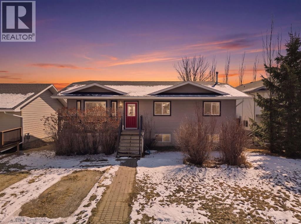 531 Pioneer Drive W, Irricana, Alberta  T0M 1B0 - Photo 1 - A2297767