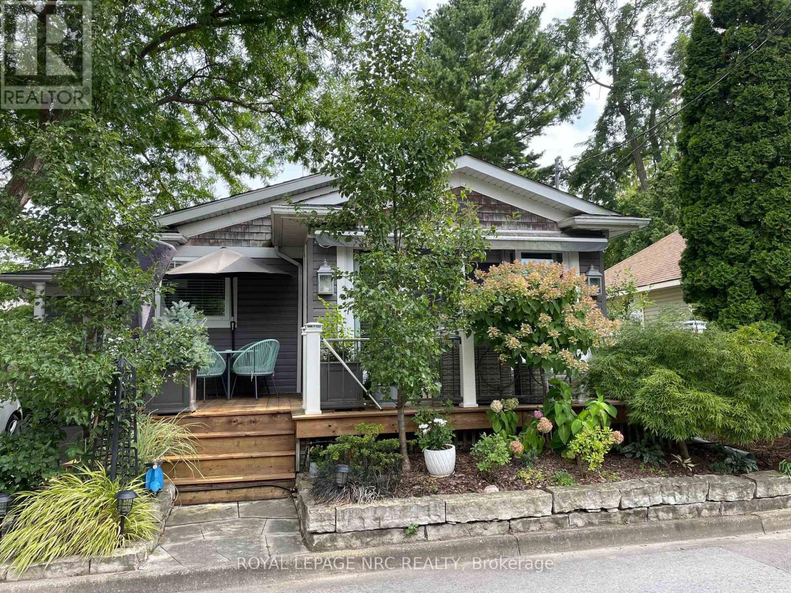 11 Peel Street, St. Catharines, Ontario  L2N 5A2 - Photo 2 - X12829110