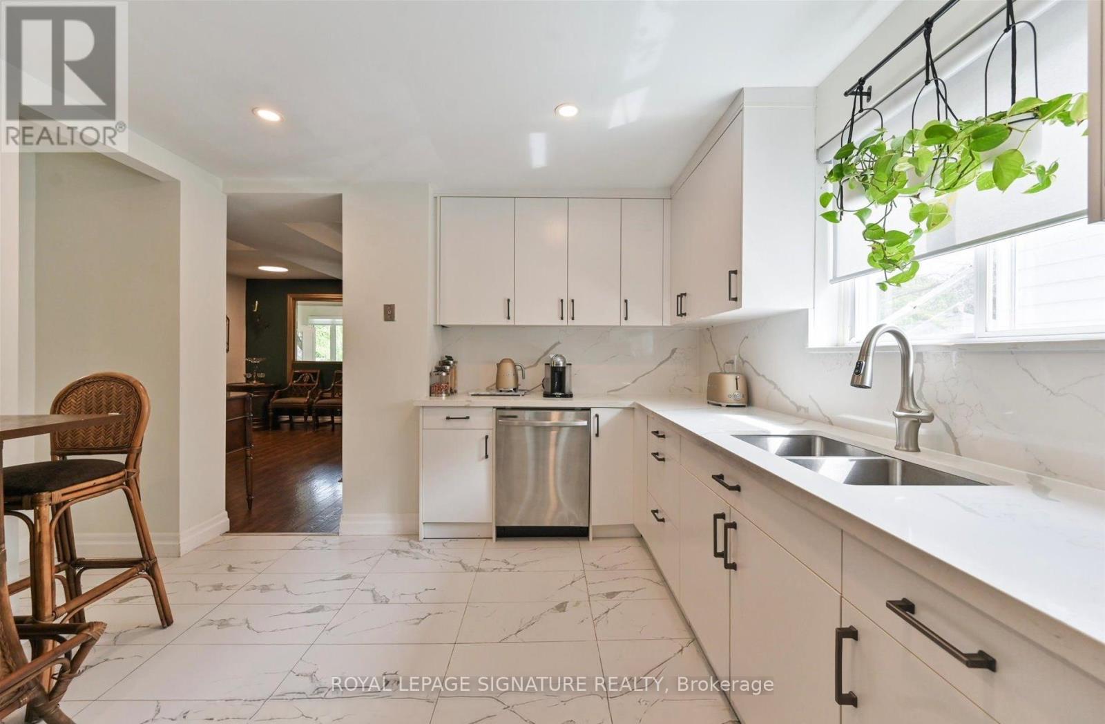 94 Meighen Avenue, Toronto, Ontario  M4B 2H7 - Photo 12 - E12867244