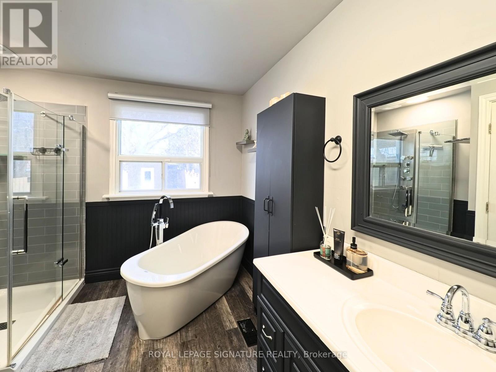 94 Meighen Avenue, Toronto, Ontario  M4B 2H7 - Photo 14 - E12867244