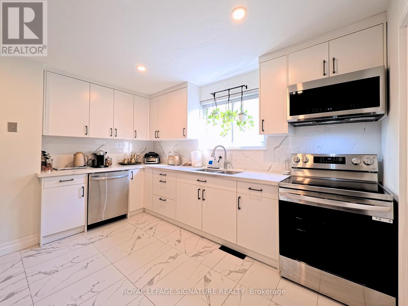 94 Meighen Avenue, Toronto, Ontario  M4B 2H7 - Photo 8 - E12867244