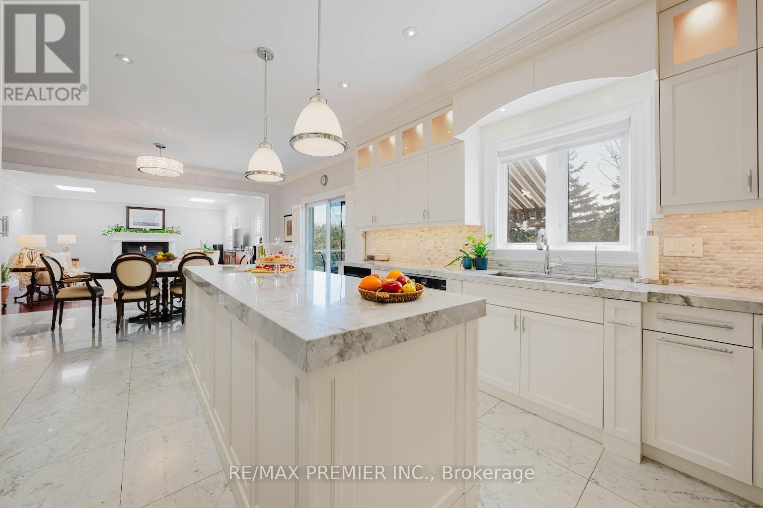 85 Gregory Scott Drive, Vaughan, Ontario  L4H 1K7 - Photo 11 - N12905422