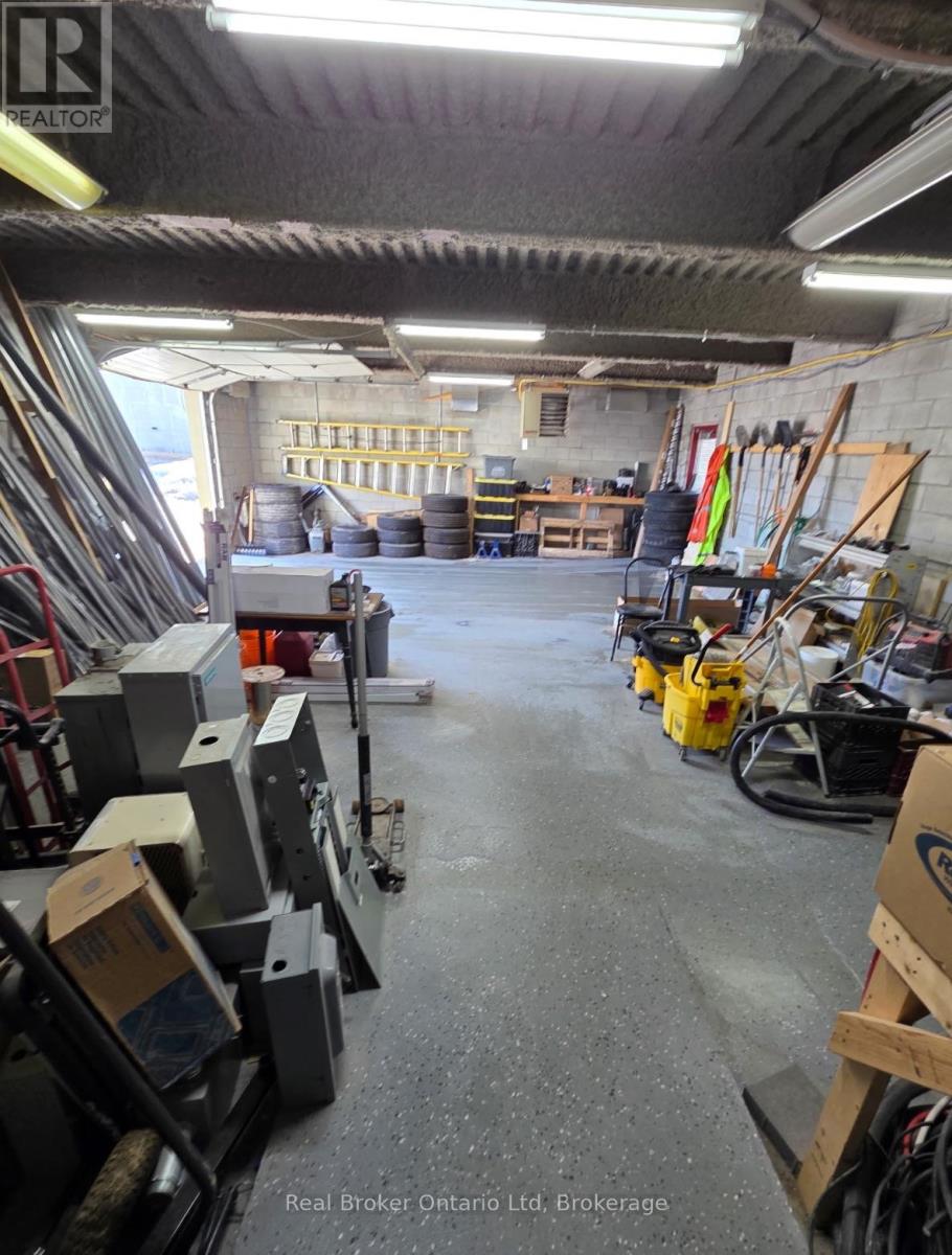 200 - 90 Anne Street, Barrie (0 North), Ontario  L4N 2E3 - Photo 8 - S12956344