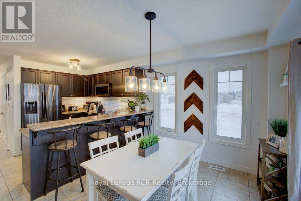 11 Green Street, Mapleton, Ontario  N0G 1P0 - Photo 23 - X12956332