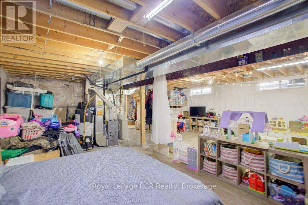 11 Green Street, Mapleton, Ontario  N0G 1P0 - Photo 37 - X12956332