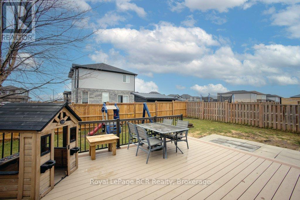 11 Green Street, Mapleton, Ontario  N0G 1P0 - Photo 4 - X12956332