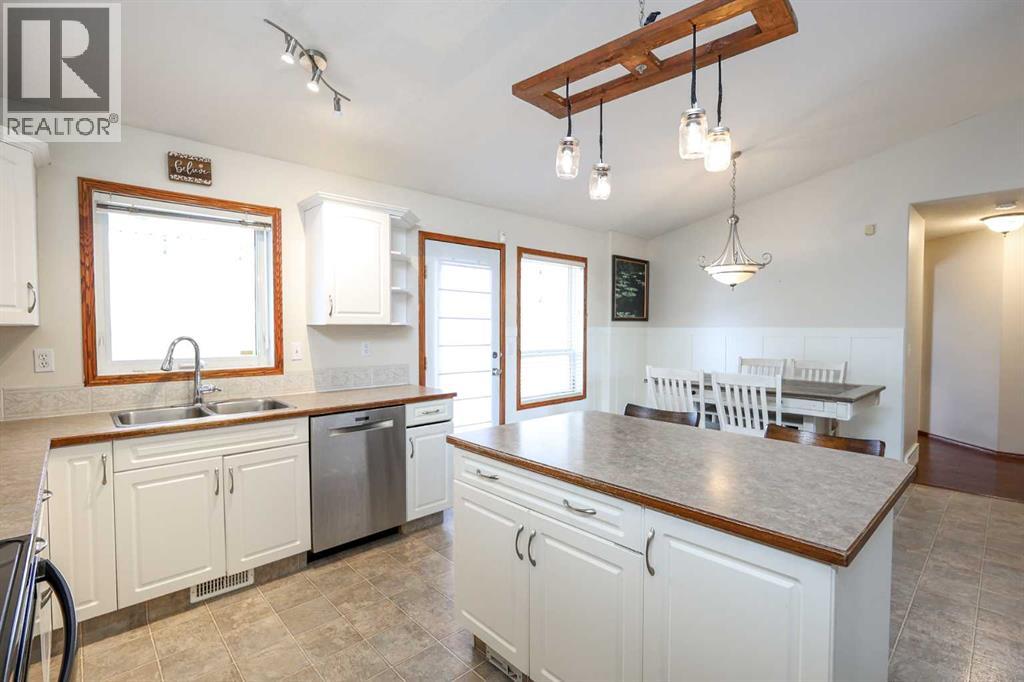 27 Falcon Crescent, Sylvan Lake, Alberta  T4S 1Z2 - Photo 10 - A2286694