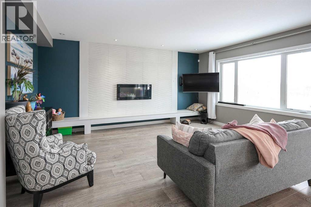 112 Eastpointe Drive, Blackfalds, Alberta  T4M 0B1 - Photo 4 - A2298776