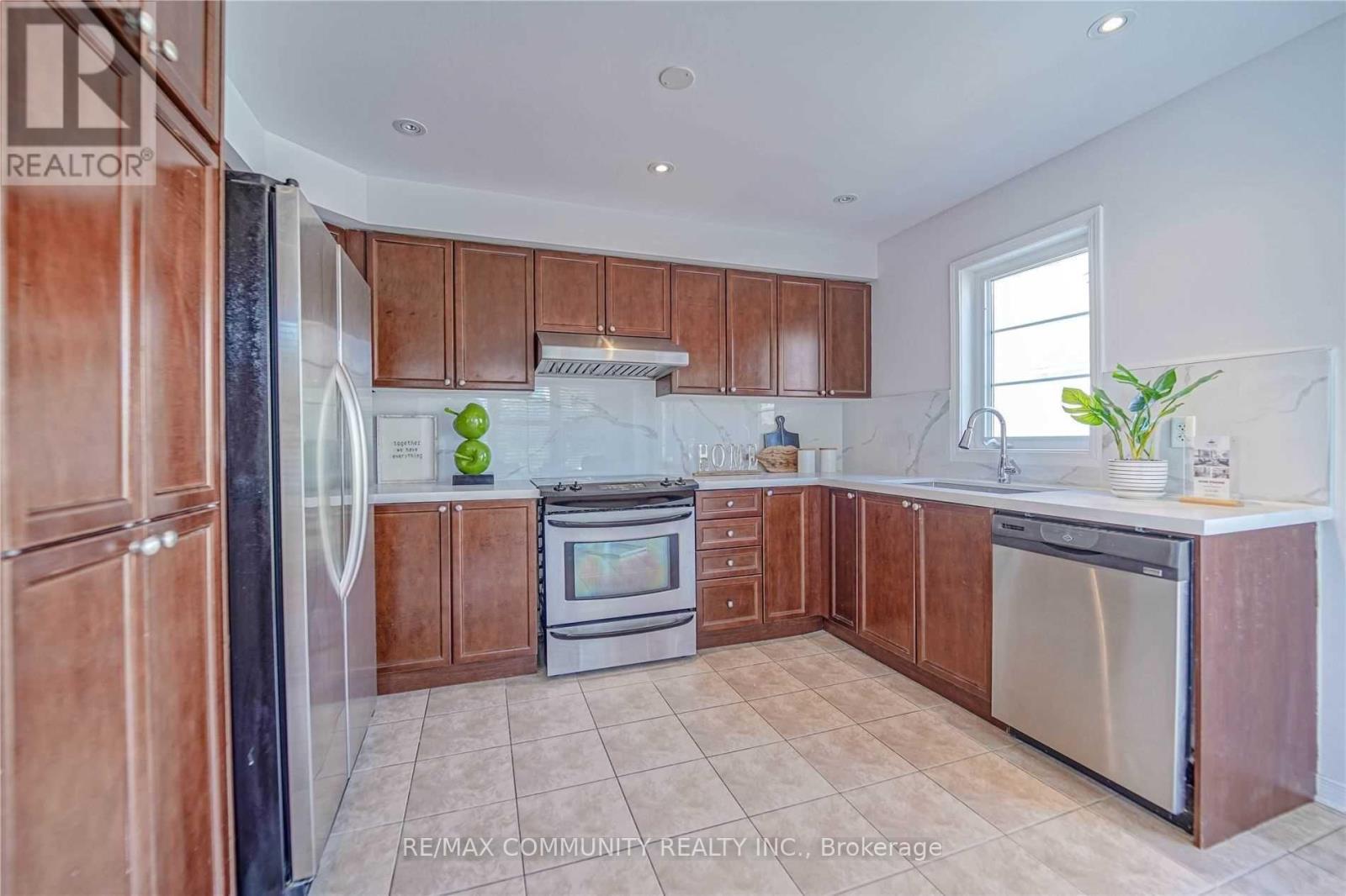 1 Burnsborough Street, Ajax, Ontario  L1S 0A7 - Photo 14 - E12956342