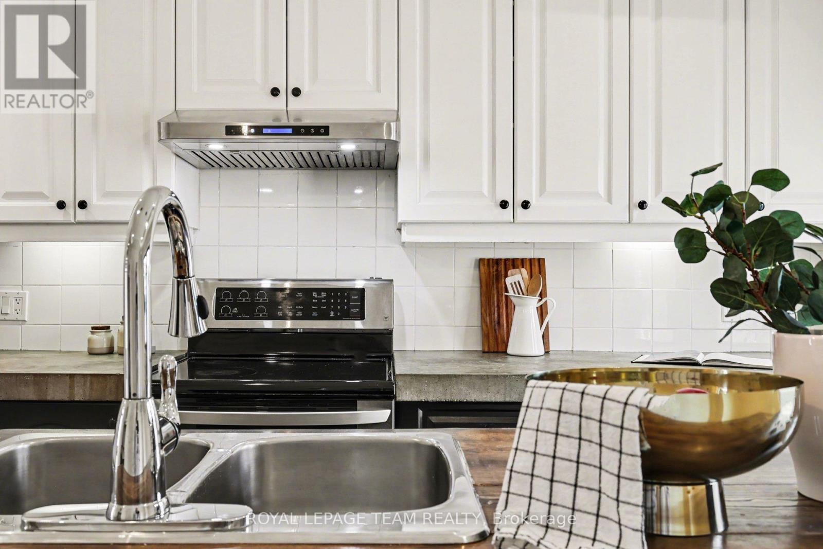 236 Emond Street, Ottawa, Ontario  K1L 7R8 - Photo 10 - X12956338