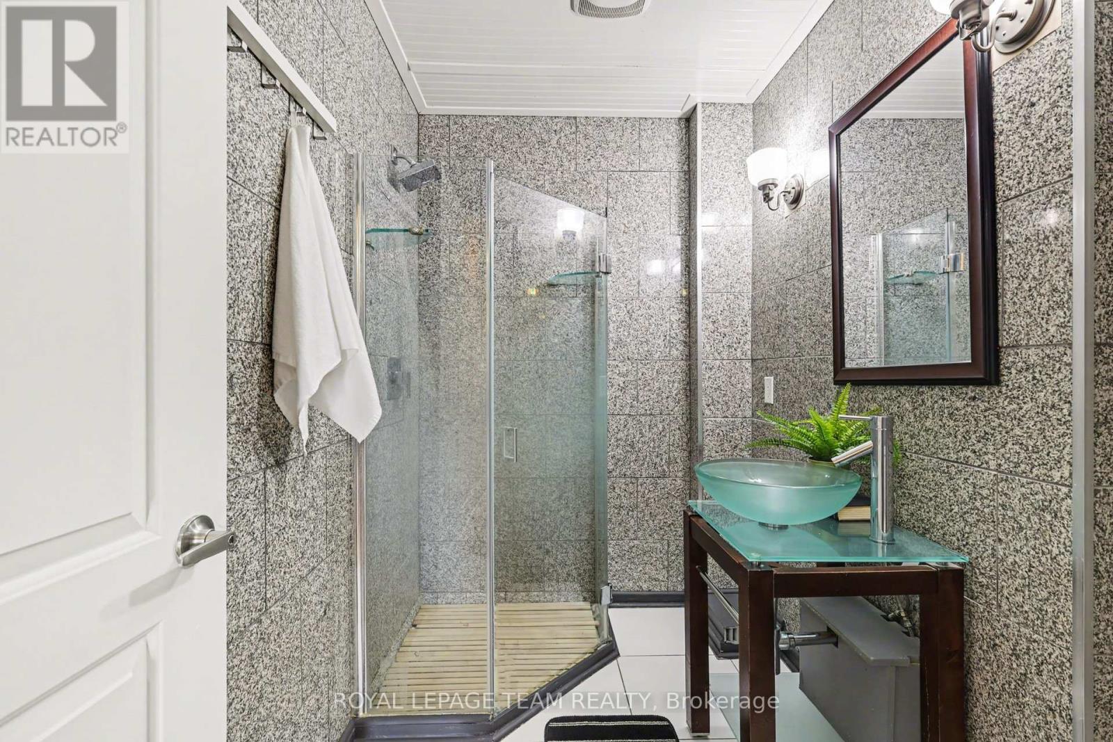 236 Emond Street, Ottawa, Ontario  K1L 7R8 - Photo 24 - X12956338