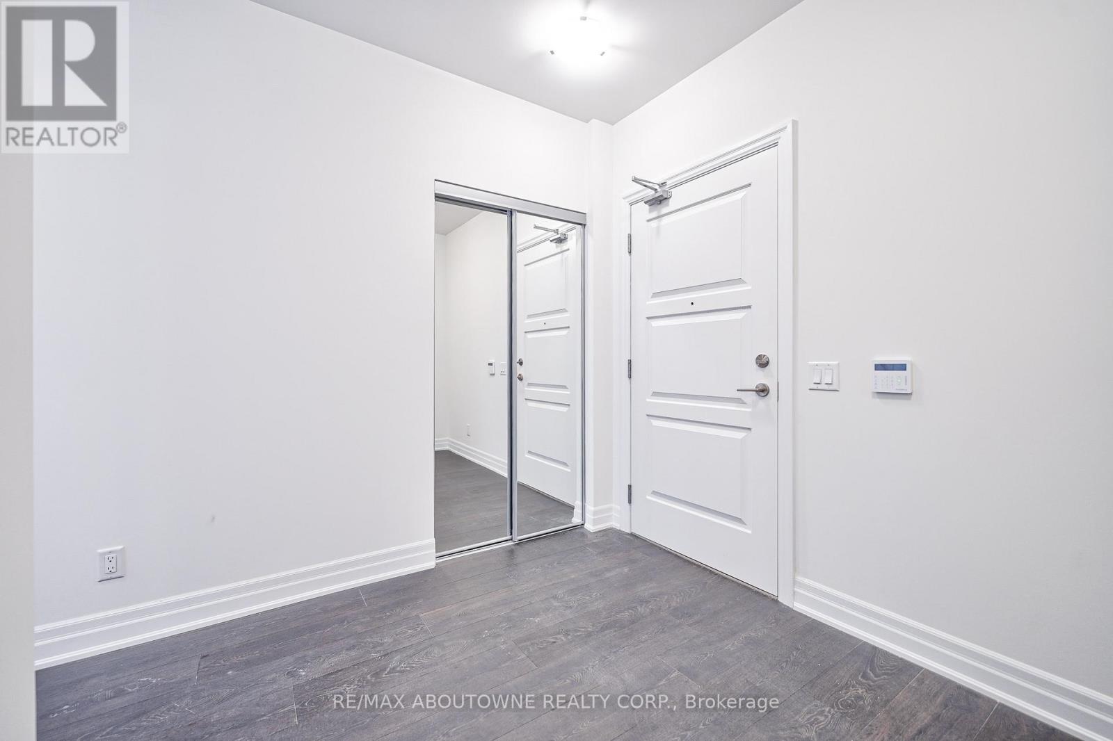 2604 - 36 Elm Drive W, Mississauga, Ontario  L5B 1L9 - Photo 10 - W12956328