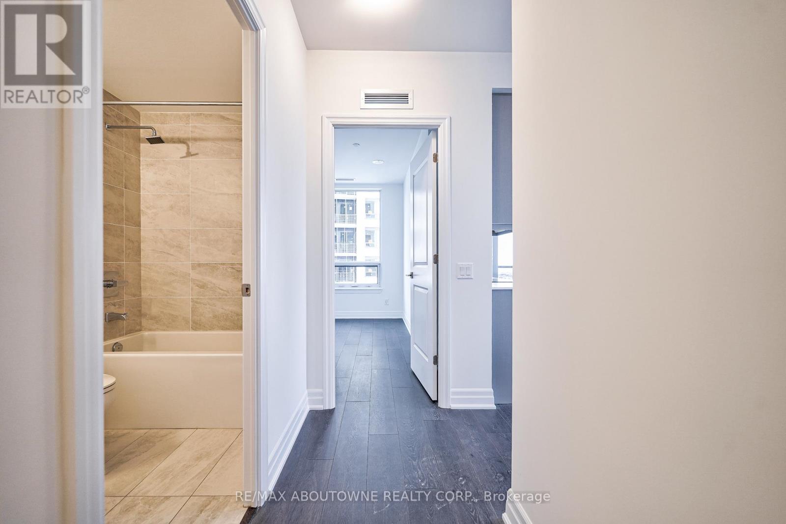 2604 - 36 Elm Drive W, Mississauga, Ontario  L5B 1L9 - Photo 11 - W12956328