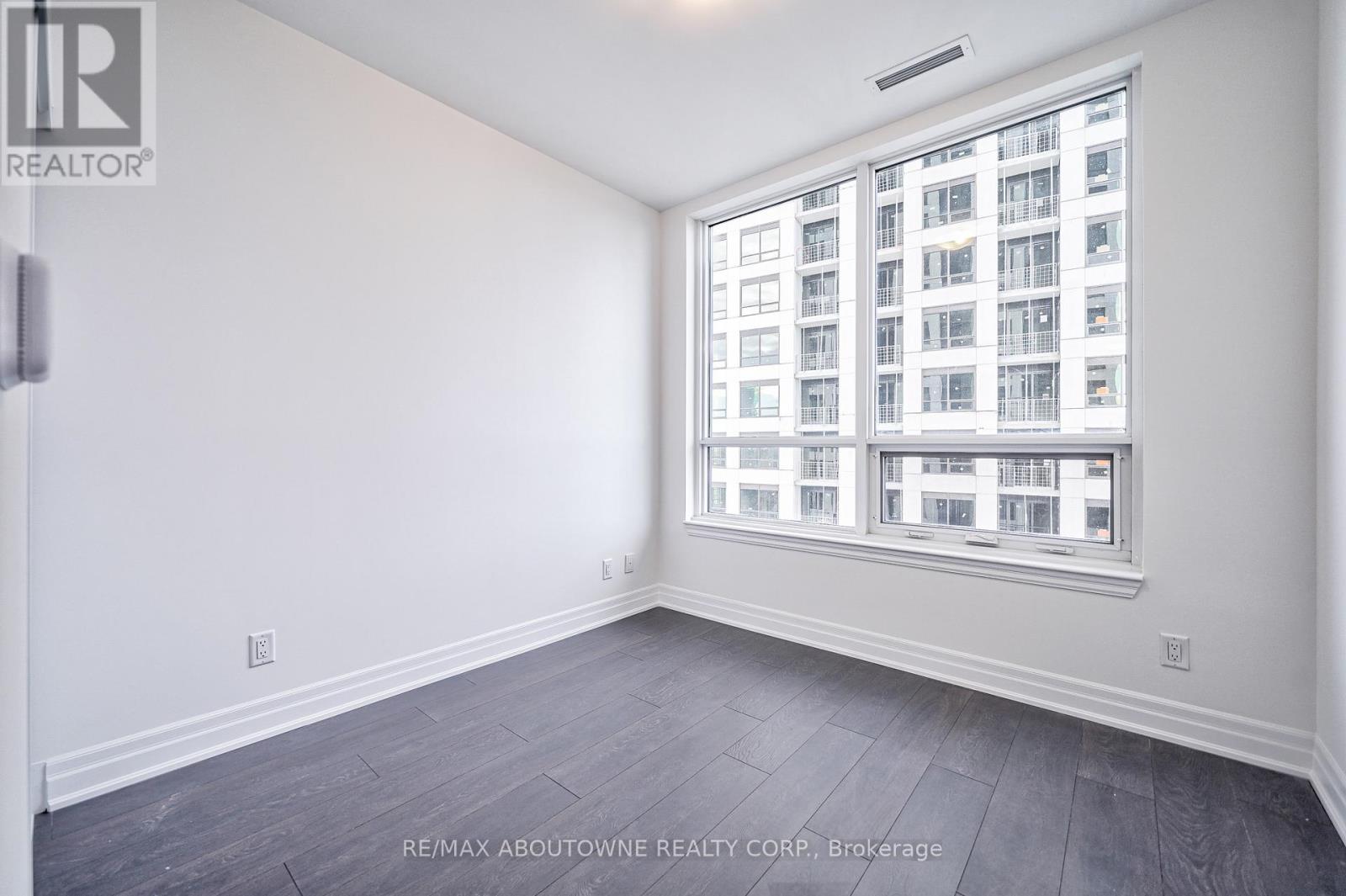 2604 - 36 Elm Drive W, Mississauga, Ontario  L5B 1L9 - Photo 14 - W12956328