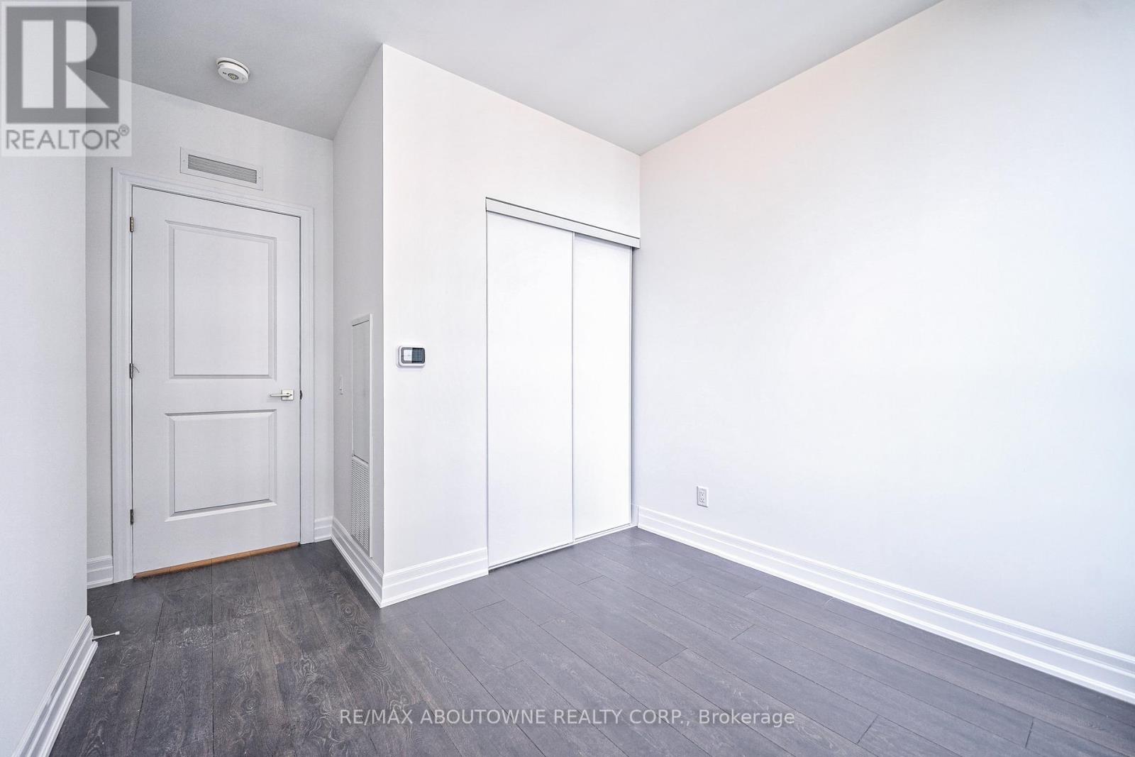 2604 - 36 Elm Drive W, Mississauga, Ontario  L5B 1L9 - Photo 15 - W12956328