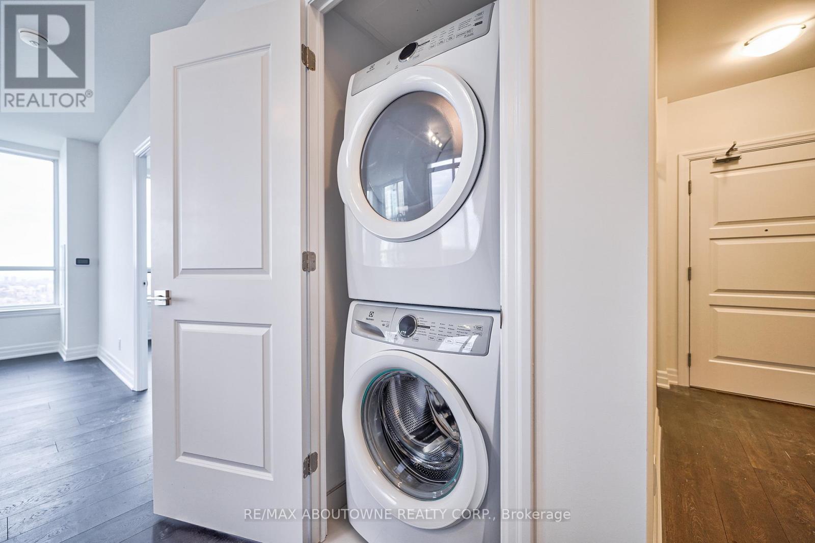 2604 - 36 Elm Drive W, Mississauga, Ontario  L5B 1L9 - Photo 17 - W12956328