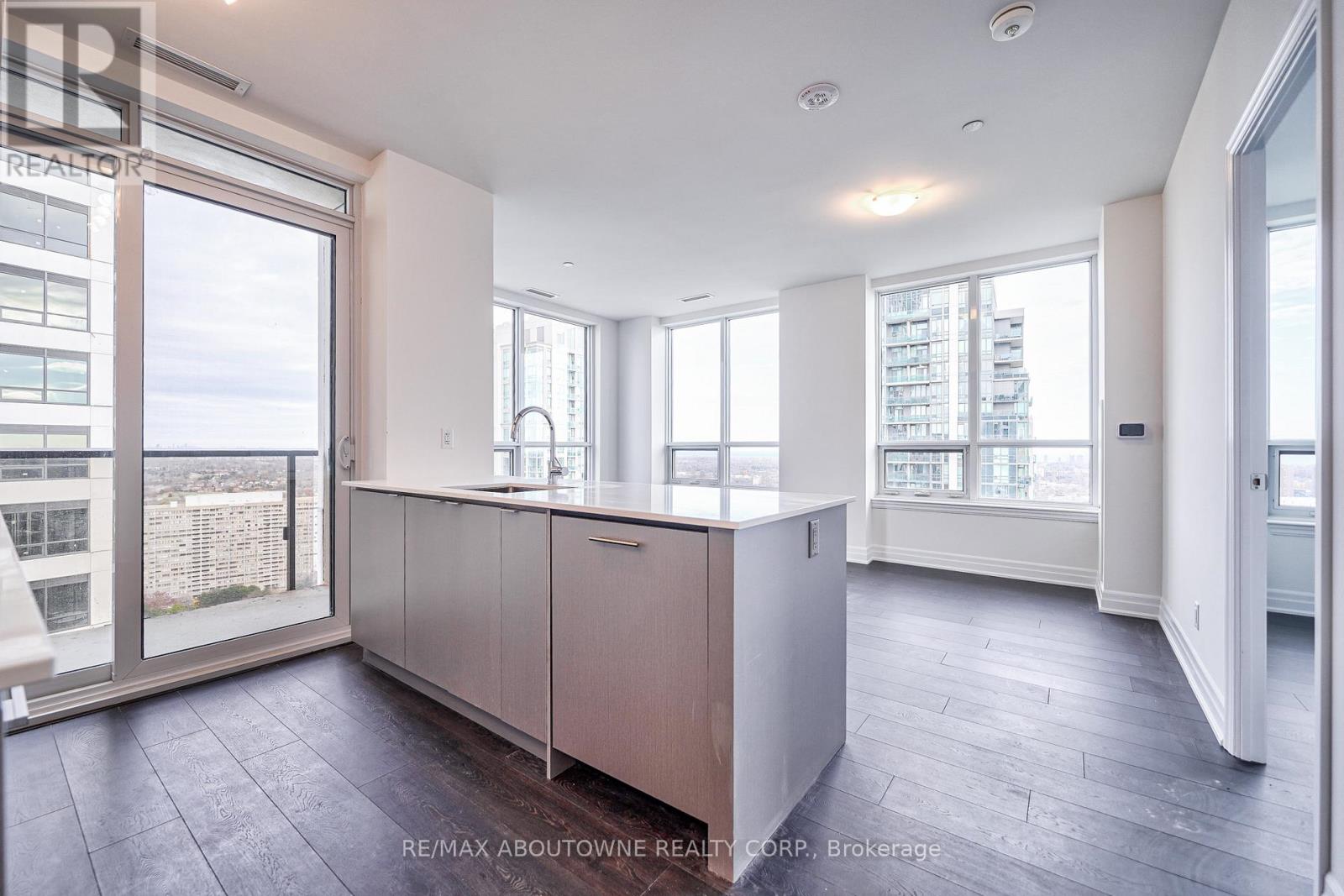 2604 - 36 Elm Drive W, Mississauga, Ontario  L5B 1L9 - Photo 18 - W12956328