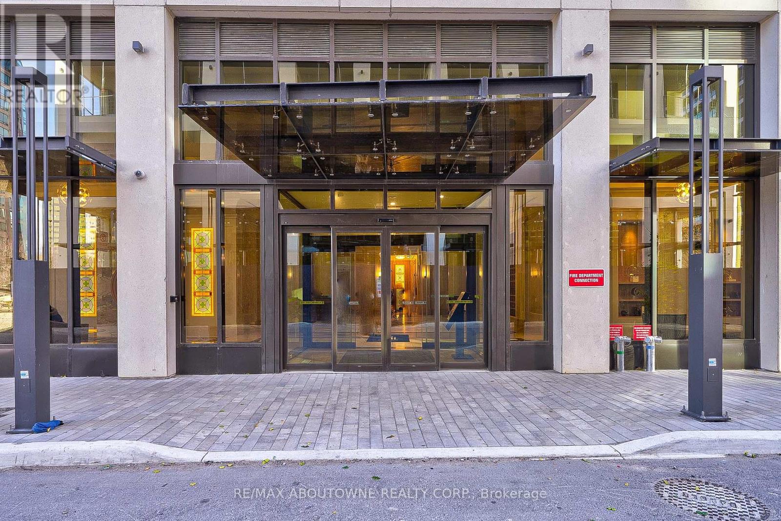 2604 - 36 Elm Drive W, Mississauga, Ontario  L5B 1L9 - Photo 3 - W12956328