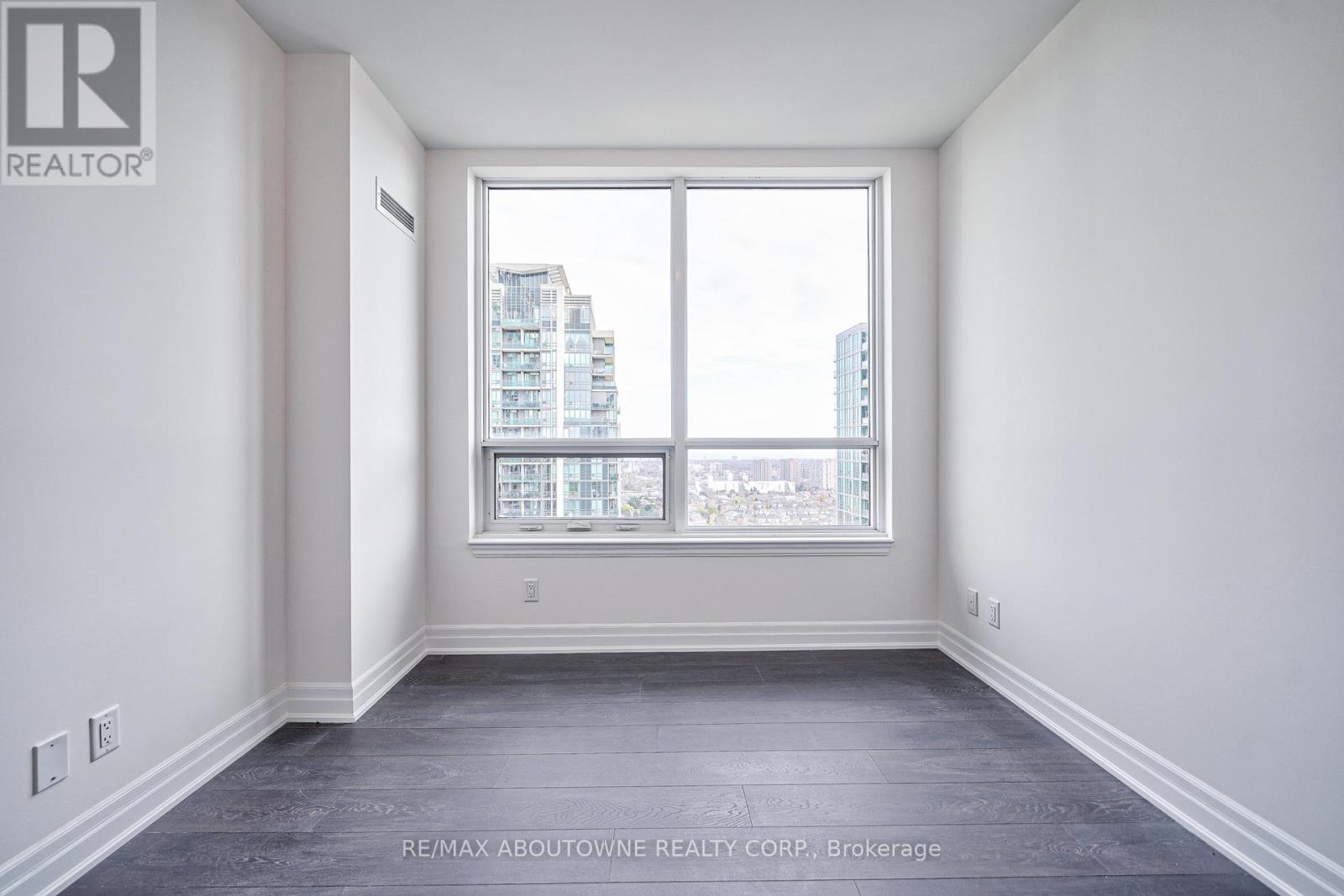 2604 - 36 Elm Drive W, Mississauga, Ontario  L5B 1L9 - Photo 32 - W12956328