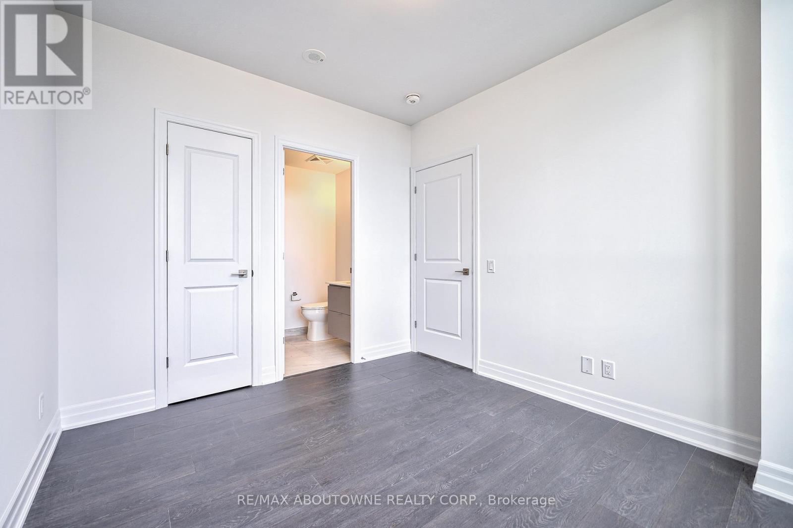 2604 - 36 Elm Drive W, Mississauga, Ontario  L5B 1L9 - Photo 34 - W12956328