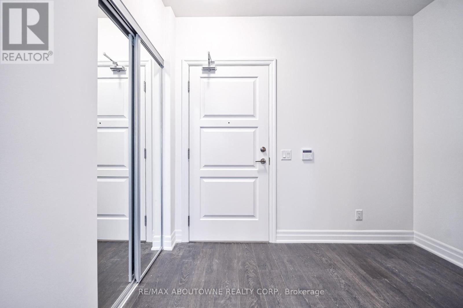 2604 - 36 Elm Drive W, Mississauga, Ontario  L5B 1L9 - Photo 6 - W12956328