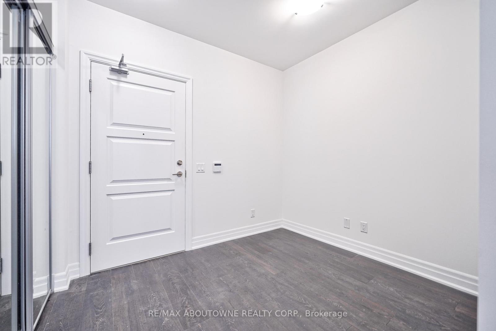 2604 - 36 Elm Drive W, Mississauga, Ontario  L5B 1L9 - Photo 7 - W12956328