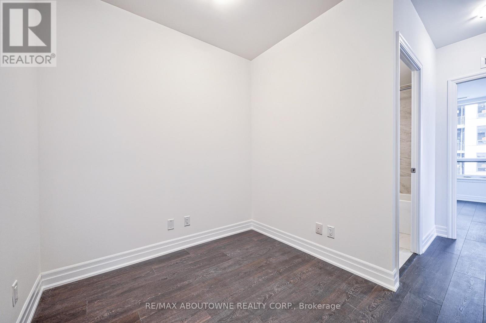 2604 - 36 Elm Drive W, Mississauga, Ontario  L5B 1L9 - Photo 8 - W12956328