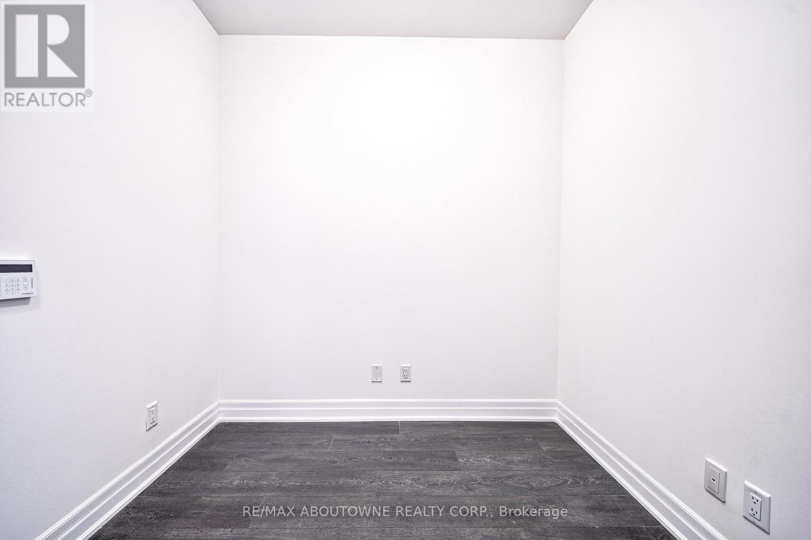 2604 - 36 Elm Drive W, Mississauga, Ontario  L5B 1L9 - Photo 9 - W12956328