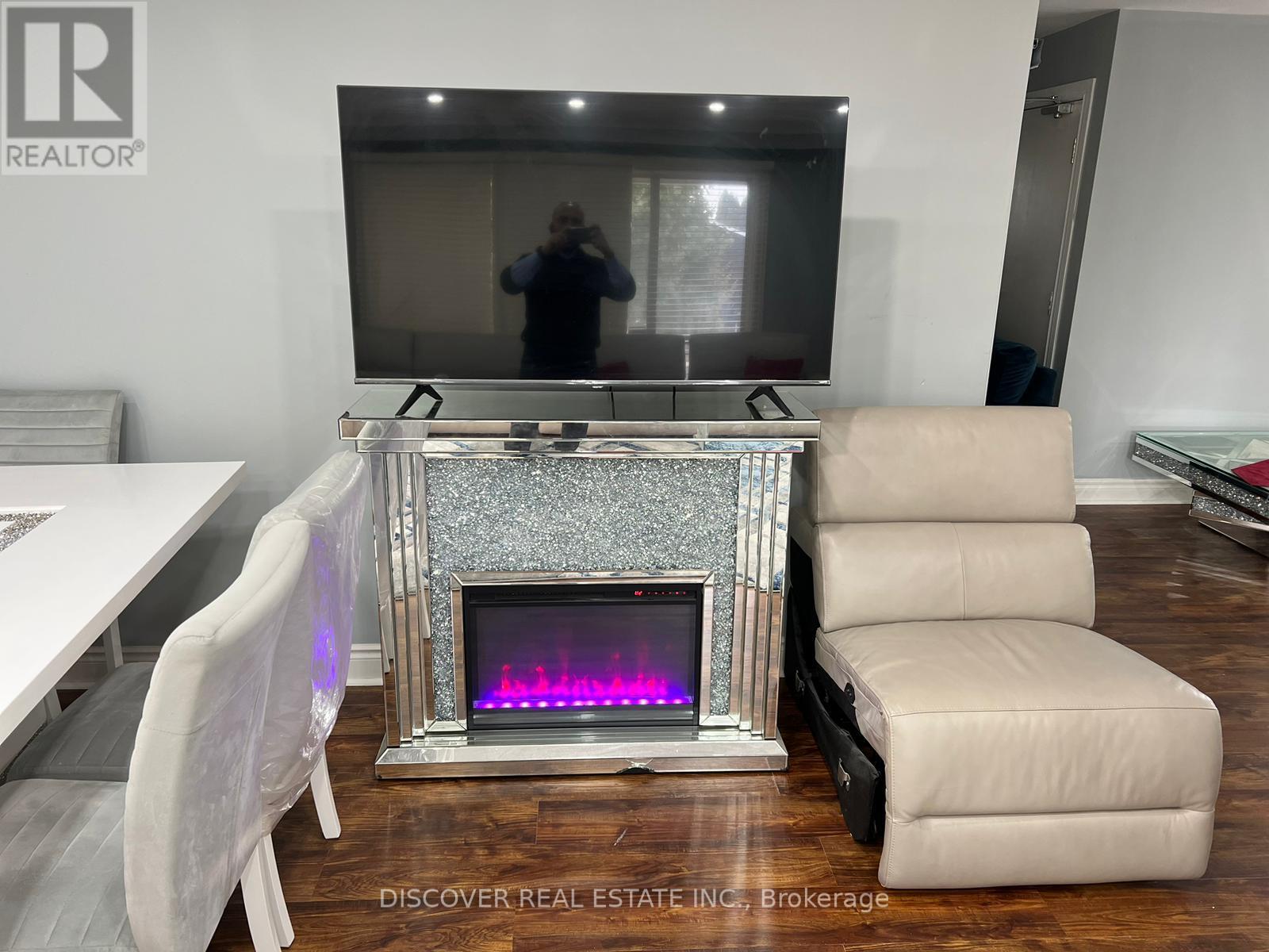 Main Floor Only - 525 Cullen Avenue, Mississauga, Ontario  L5B 2M8 - Photo 14 - W12956336