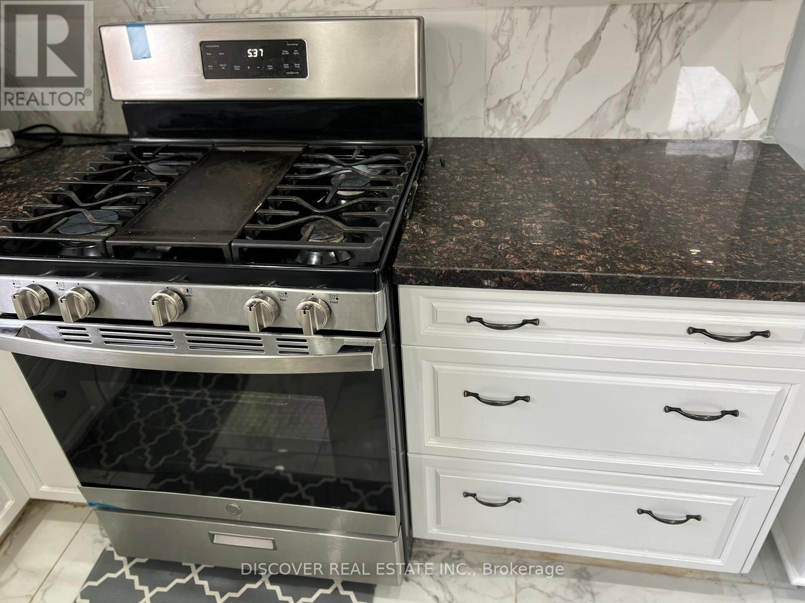 Main Floor Only - 525 Cullen Avenue, Mississauga, Ontario  L5B 2M8 - Photo 16 - W12956336