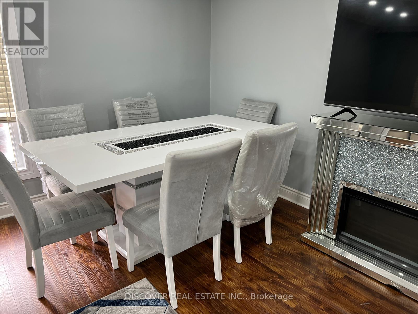 Main Floor Only - 525 Cullen Avenue, Mississauga, Ontario  L5B 2M8 - Photo 19 - W12956336