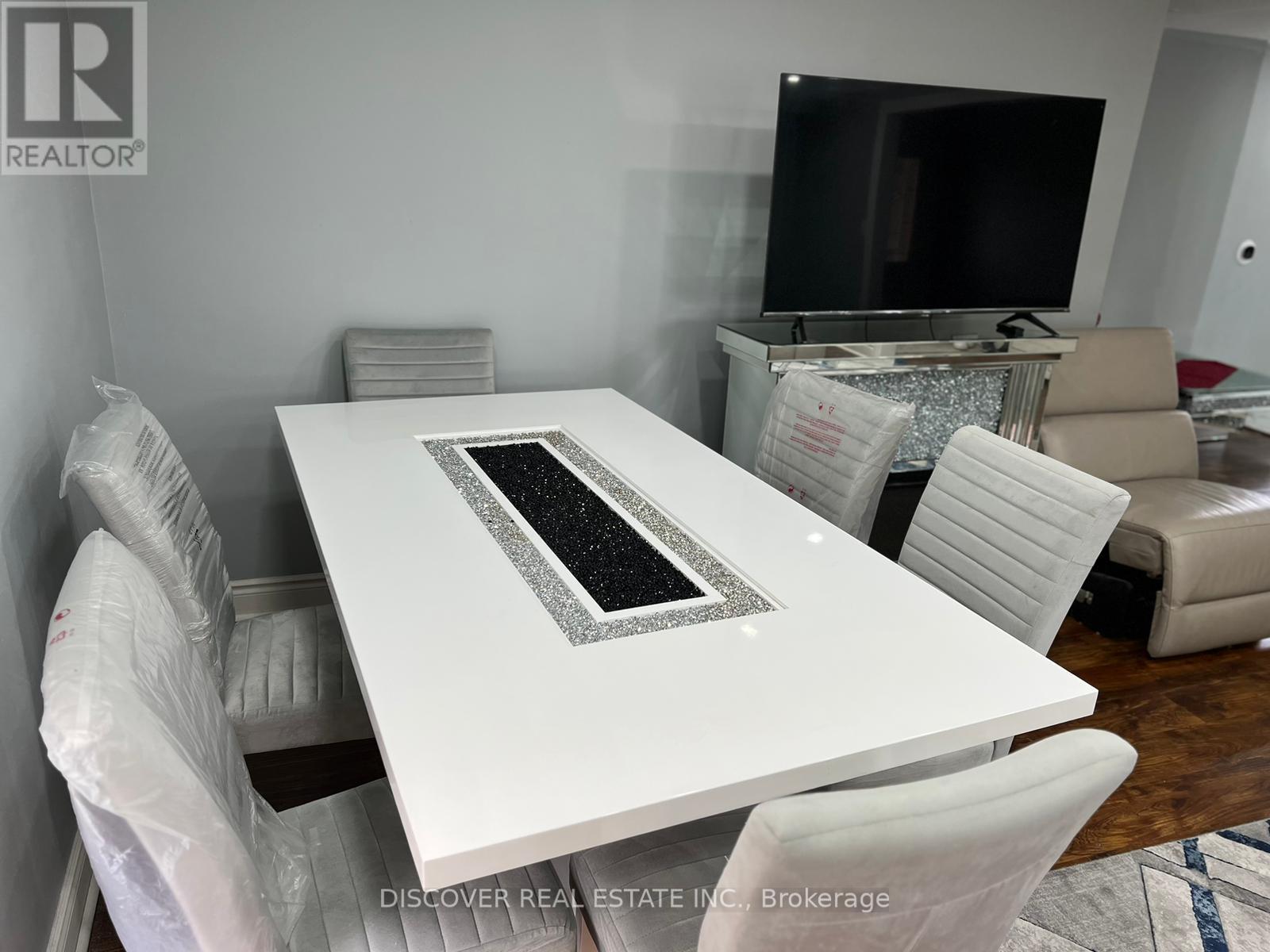 Main Floor Only - 525 Cullen Avenue, Mississauga, Ontario  L5B 2M8 - Photo 20 - W12956336