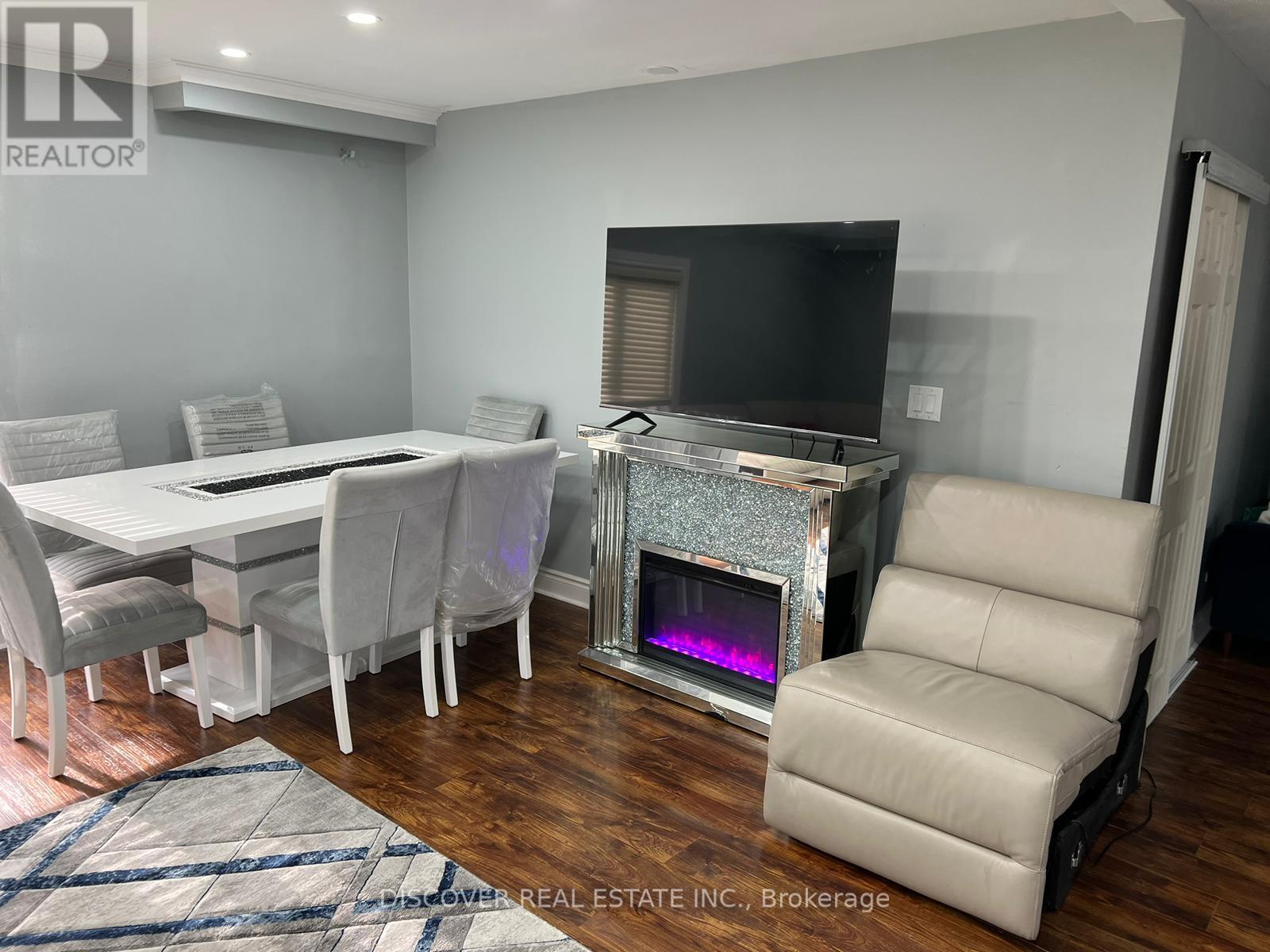 Main Floor Only - 525 Cullen Avenue, Mississauga, Ontario  L5B 2M8 - Photo 21 - W12956336