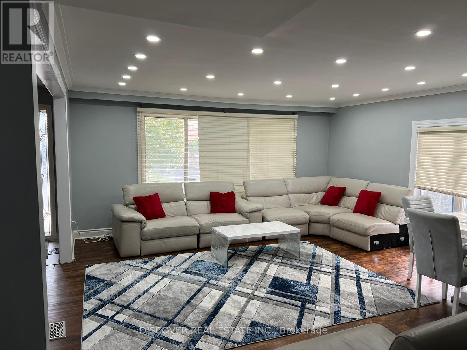 Main Floor Only - 525 Cullen Avenue, Mississauga, Ontario  L5B 2M8 - Photo 5 - W12956336