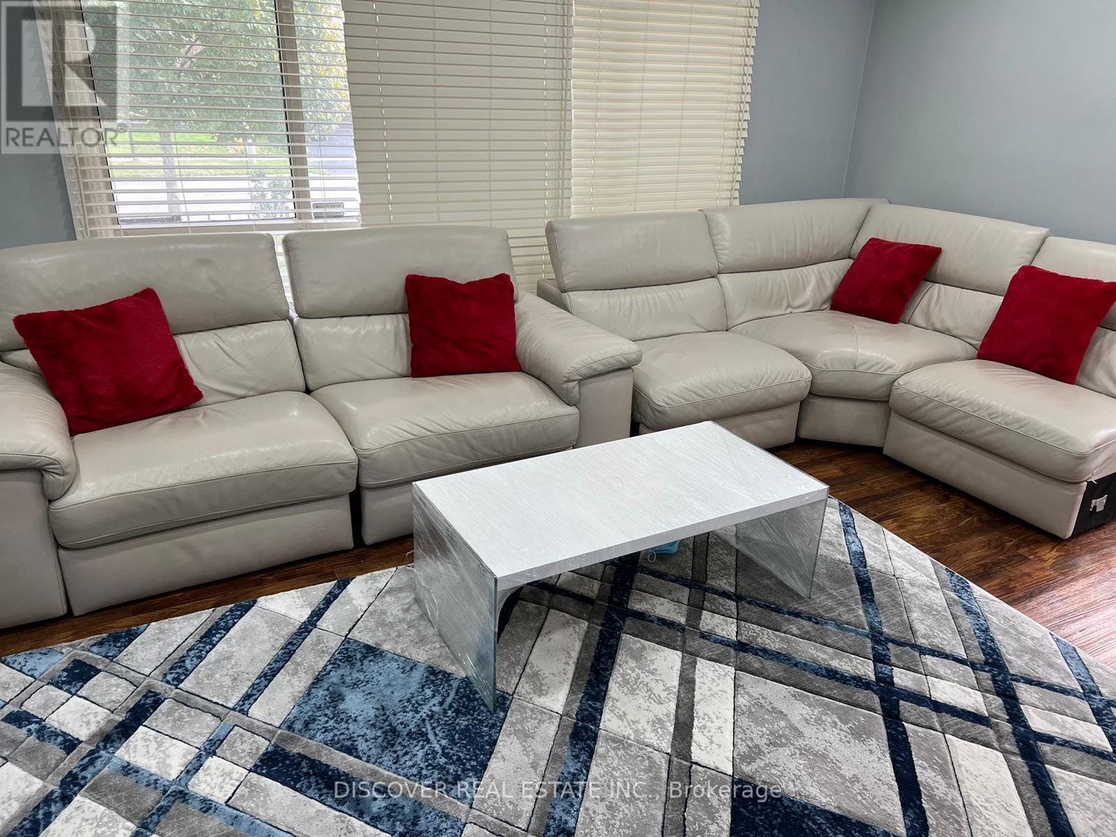 Main Floor Only - 525 Cullen Avenue, Mississauga, Ontario  L5B 2M8 - Photo 6 - W12956336