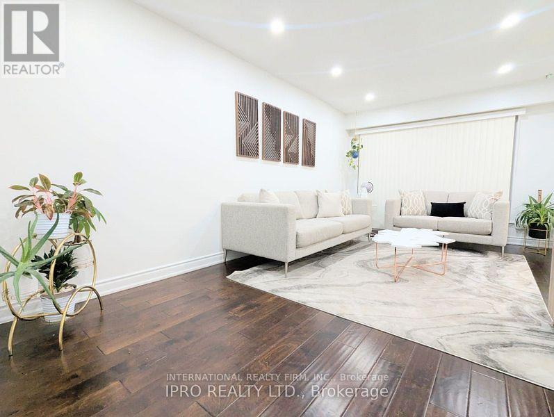 52 Vodden Court, Brampton, Ontario  L6V 2V7 - Photo 12 - W12956340