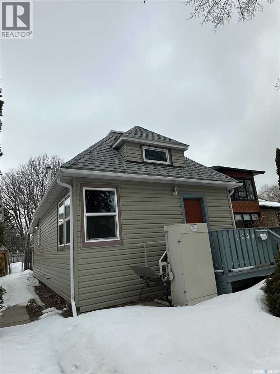1209 K AVENUE S, Saskatoon, Saskatchewan