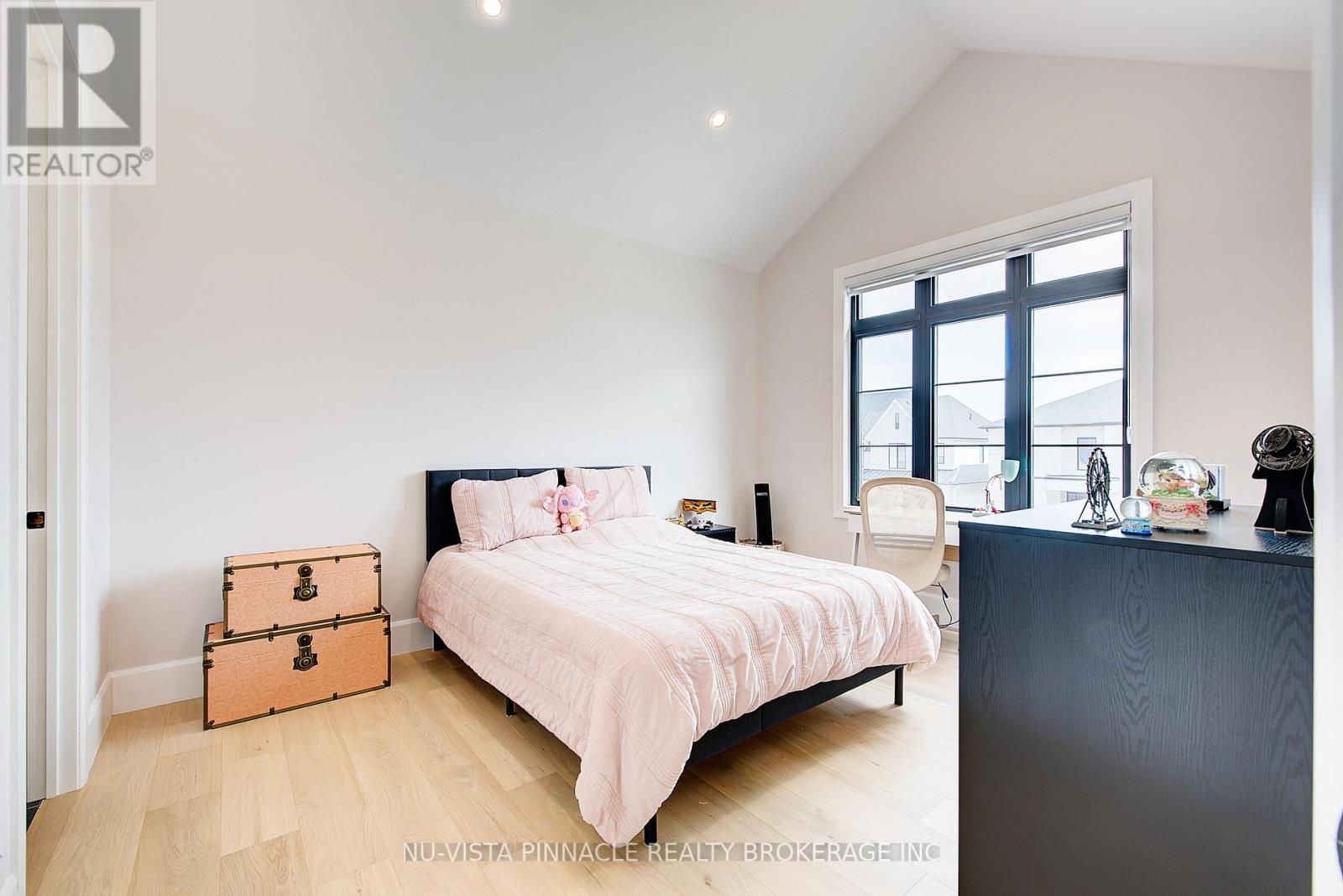 564 Creekview Chase, London North, Ontario  N6G 3X8 - Photo 32 - X12955388