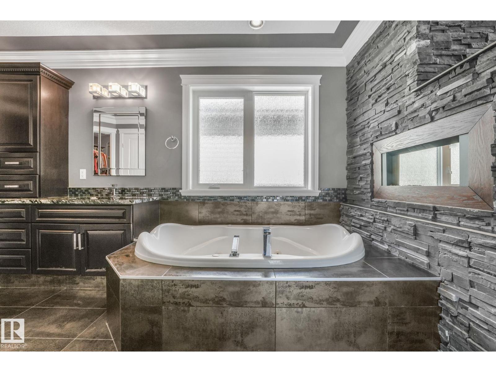 1360 Cunningham Dr Sw, Edmonton, Alberta  T6W 2R6 - Photo 28 - E4480070