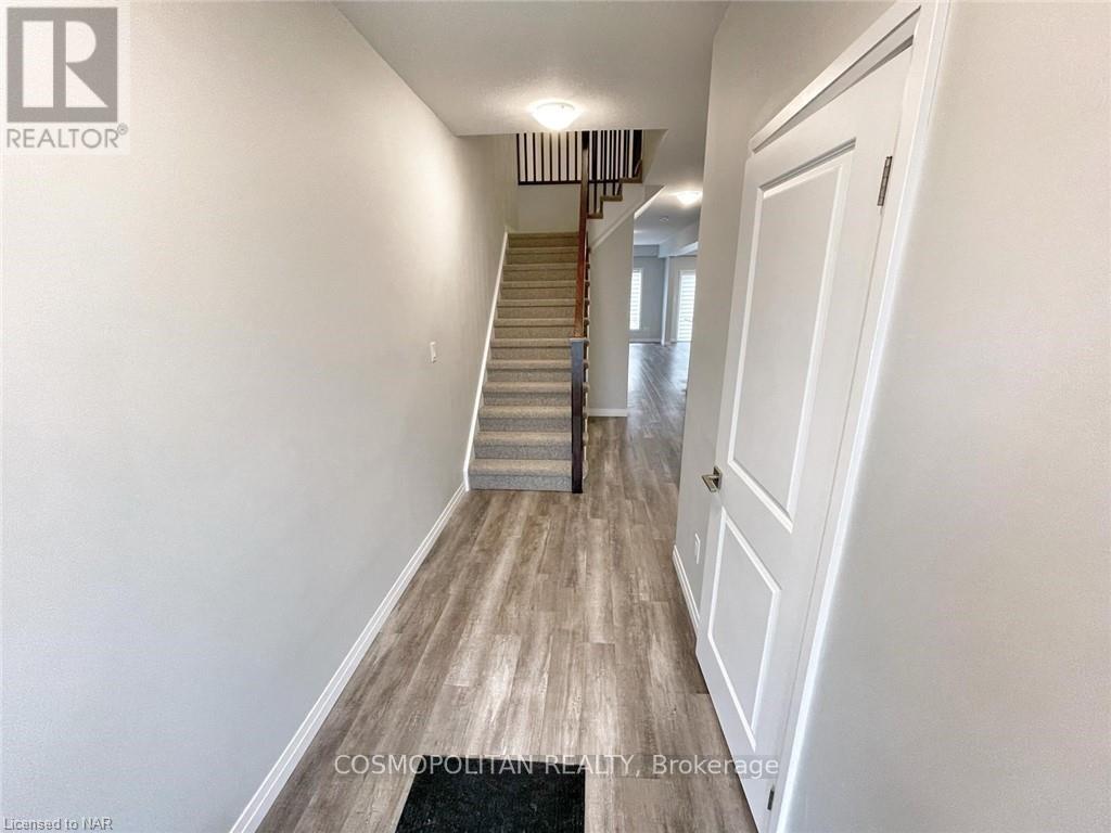 6715 Cropp St Street, Niagara Falls, Ontario  L2E 0B7 - Photo 3 - X12956358