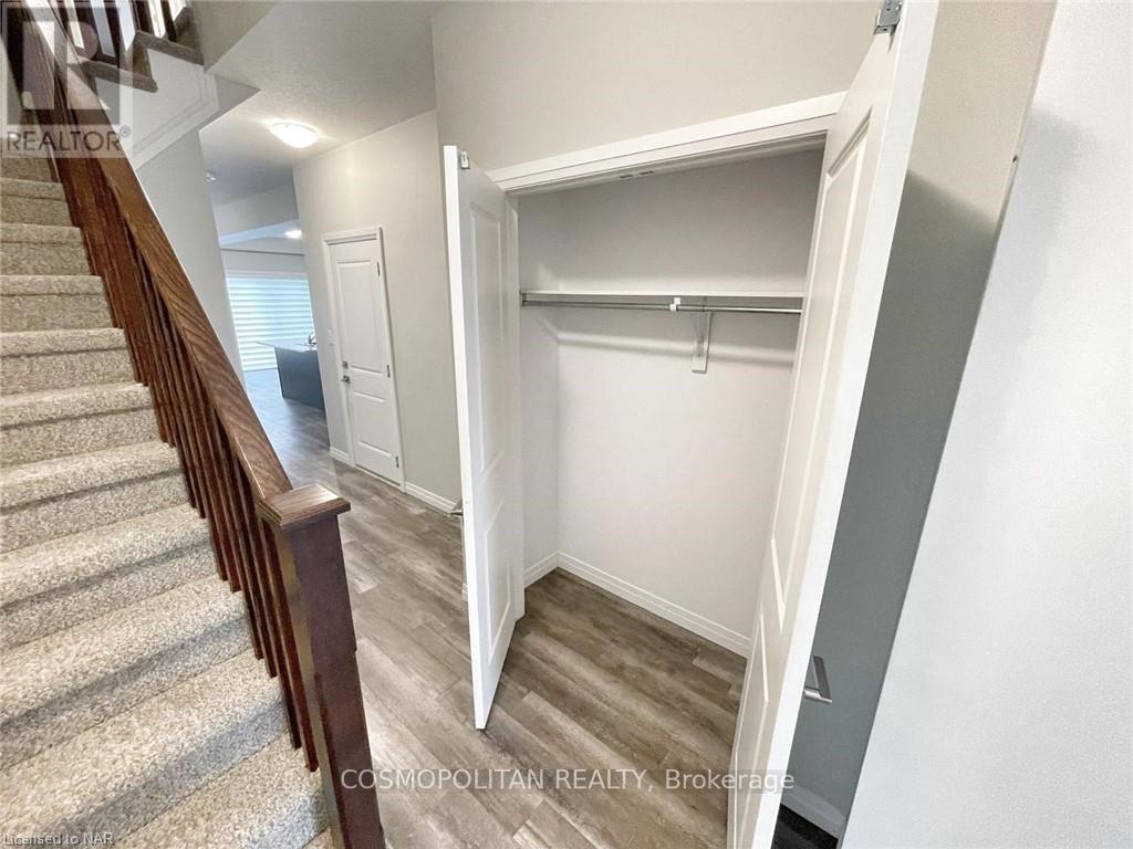 6715 Cropp St Street, Niagara Falls, Ontario  L2E 0B7 - Photo 5 - X12956358