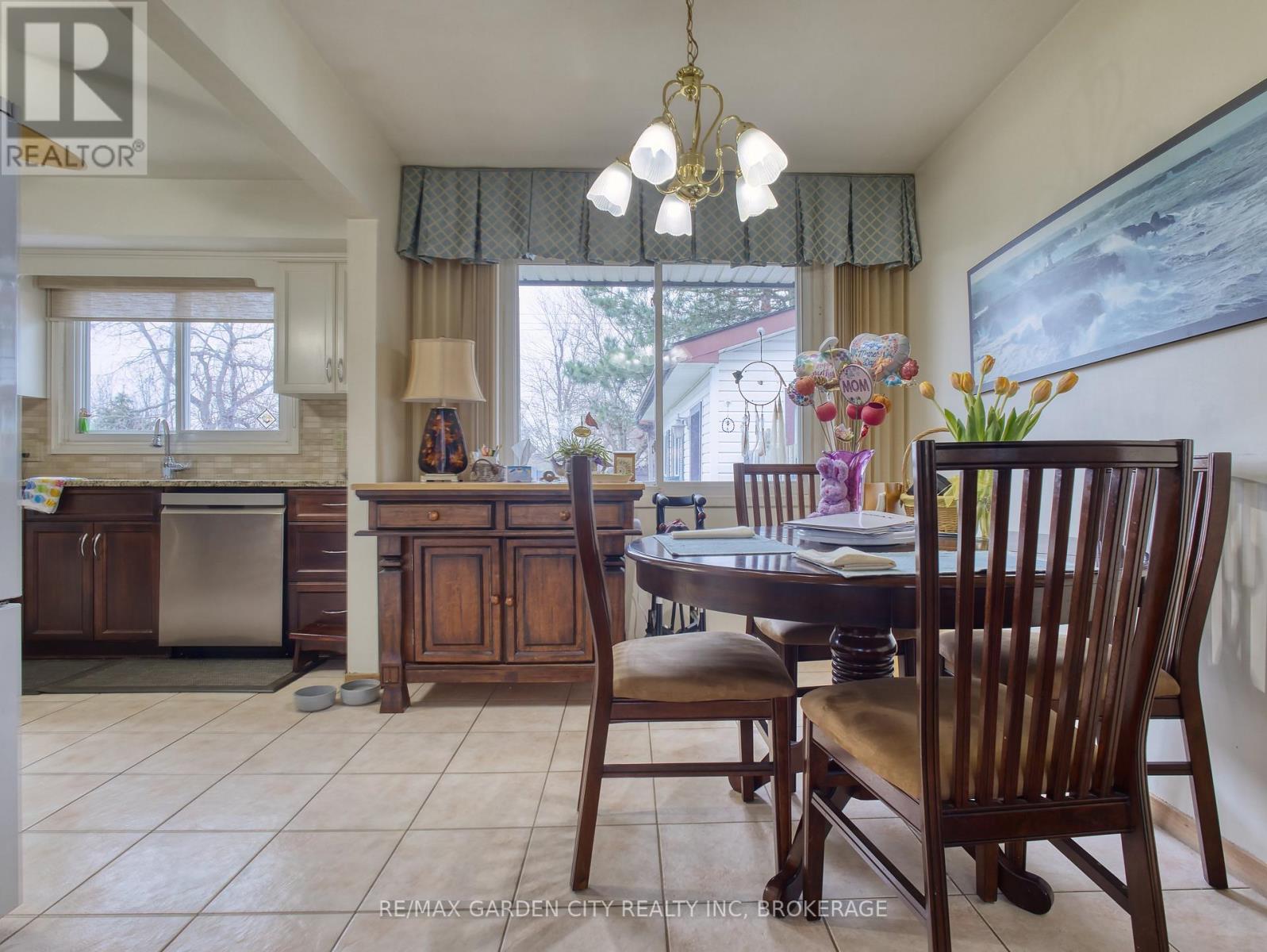 102 Meredith Drive, St. Catharines, Ontario  L2M 6C7 - Photo 10 - X12956364