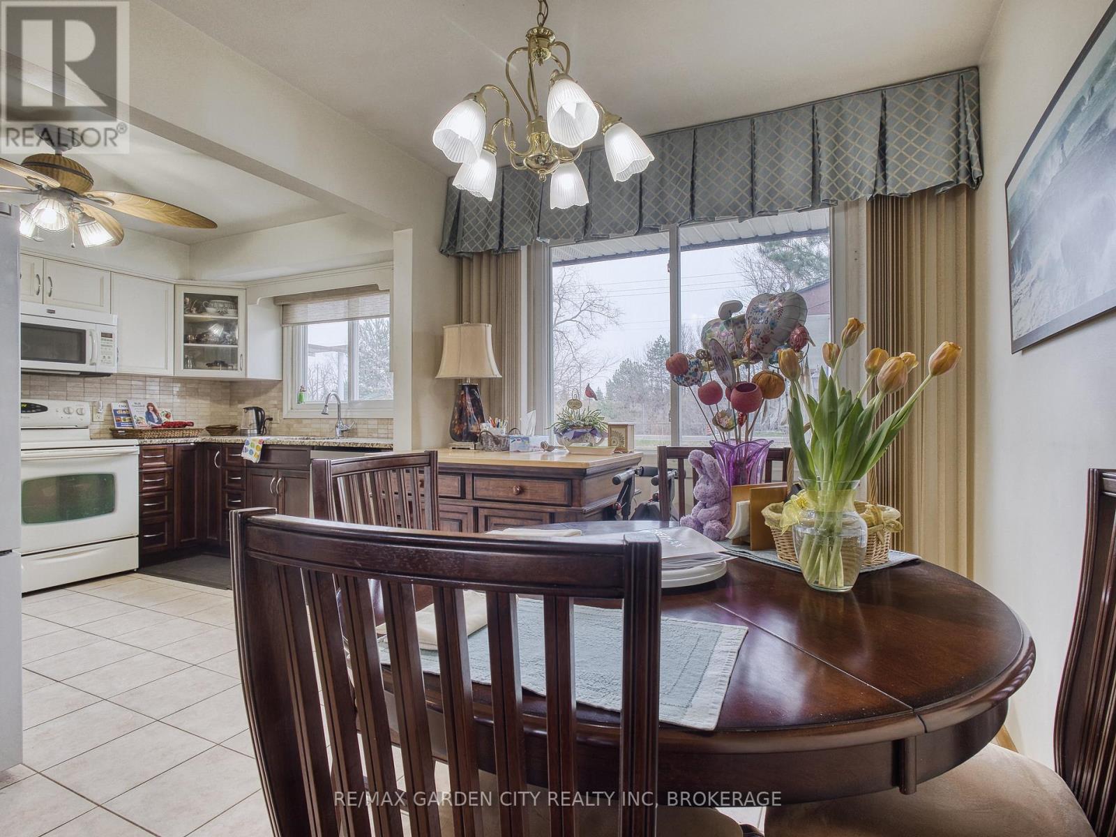 102 Meredith Drive, St. Catharines, Ontario  L2M 6C7 - Photo 11 - X12956364