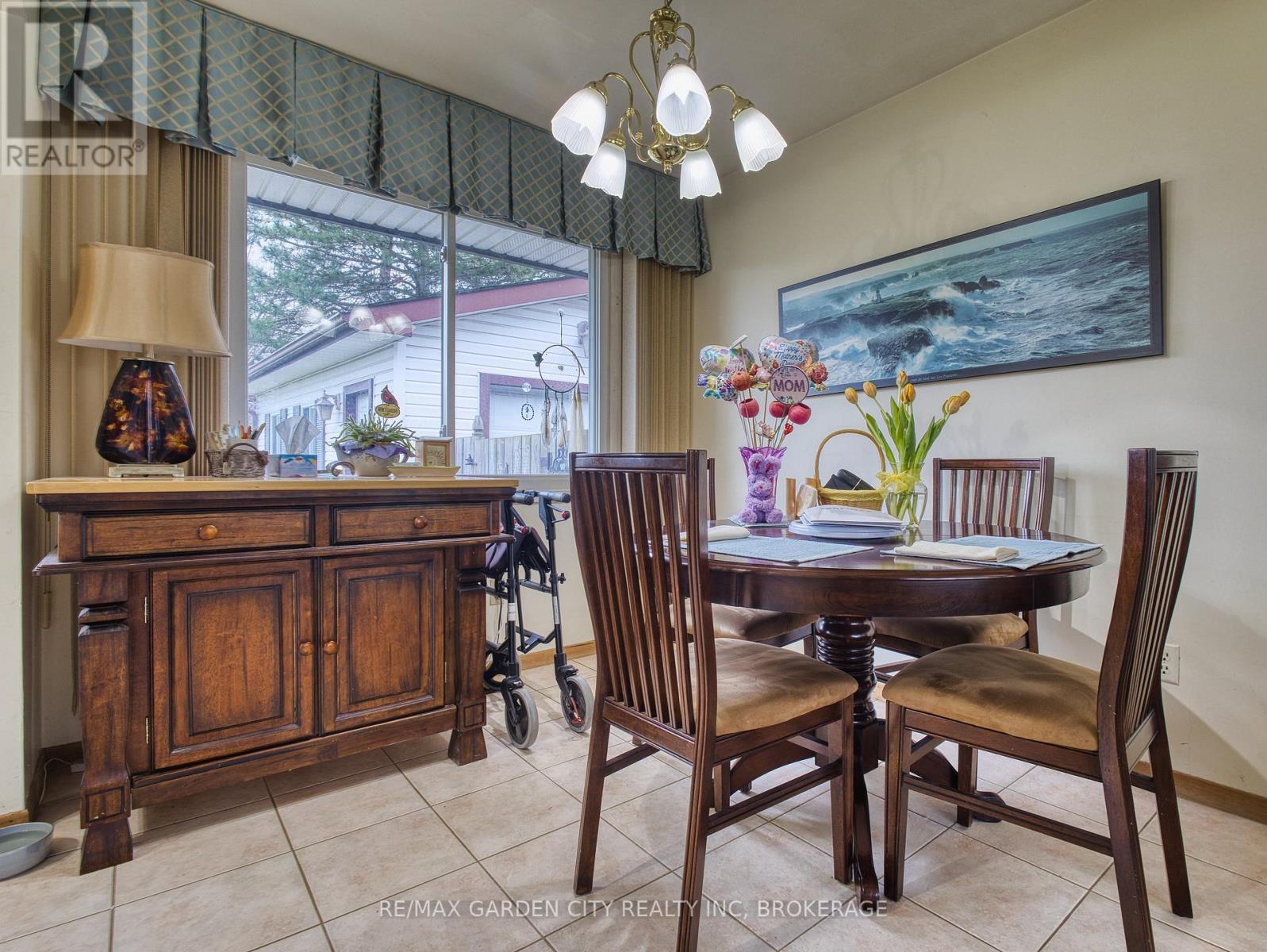 102 Meredith Drive, St. Catharines, Ontario  L2M 6C7 - Photo 13 - X12956364