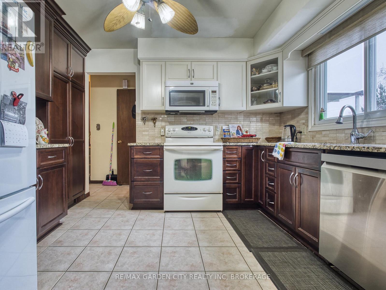 102 Meredith Drive, St. Catharines, Ontario  L2M 6C7 - Photo 14 - X12956364